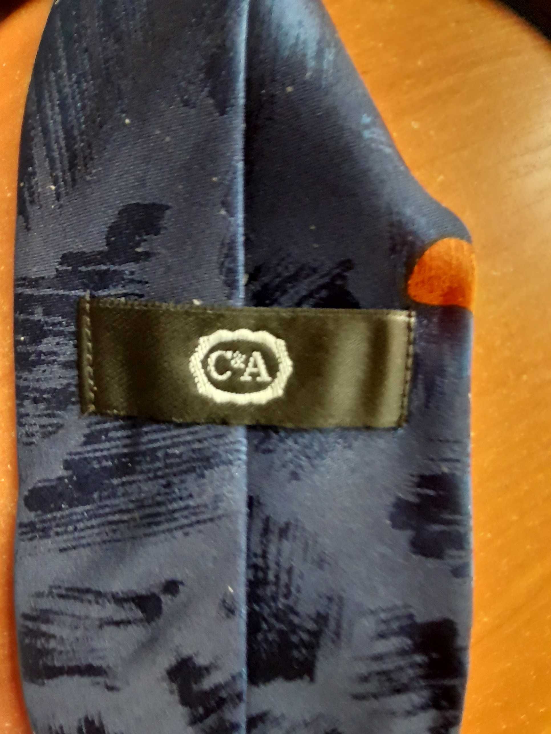 Прикольный мультяшный галстук в коллекцию.
C&A