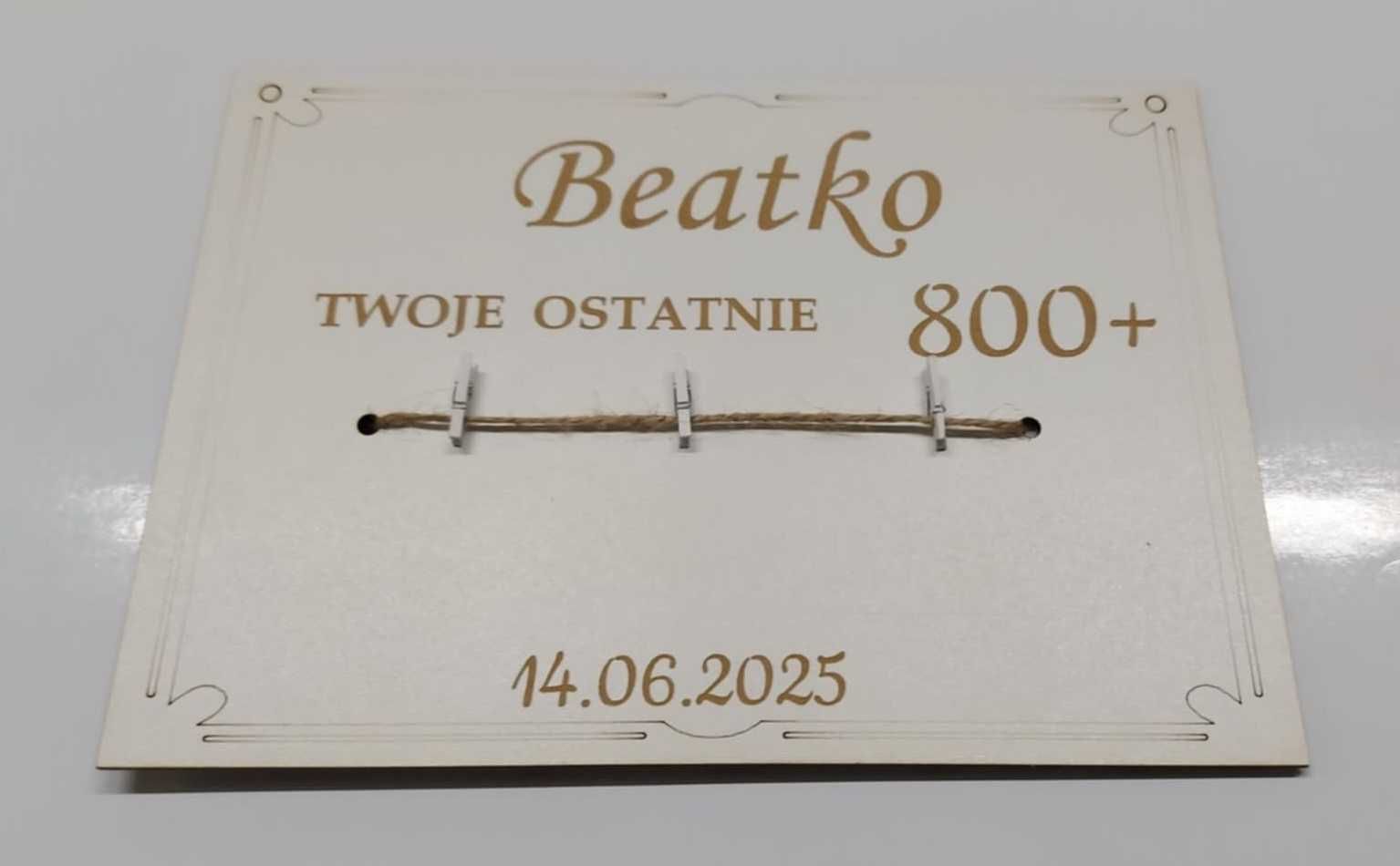 Tabliczka Ramka Imię Twoje Ostatnie 800+ plus biała data urodziny