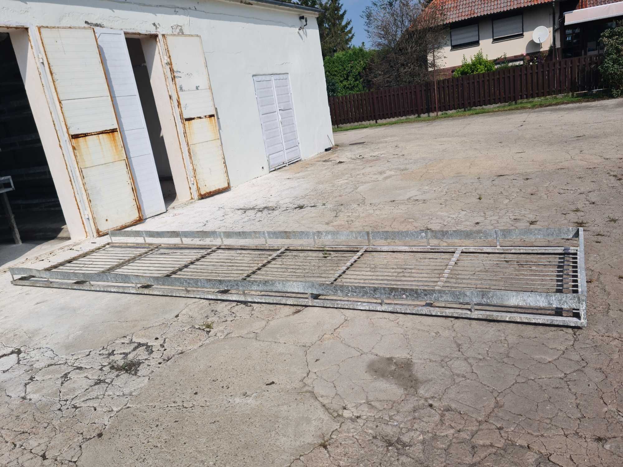 Ocynkowane metalowe stoły
