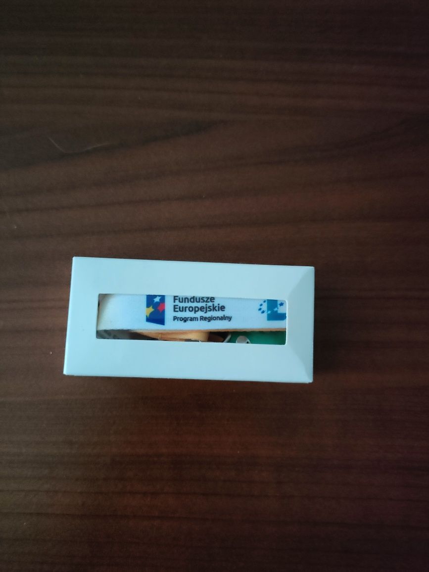 Pendrive 16GB + smycz