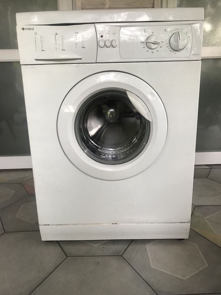 Продам стиральную машинку Indesit