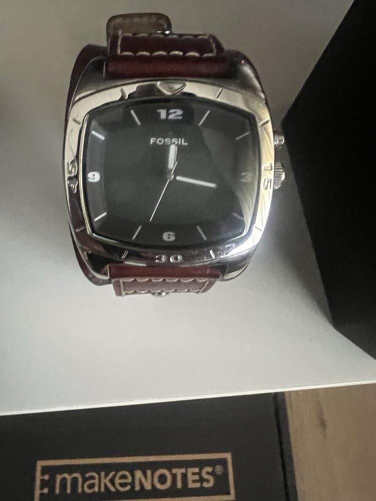 Relogio Fossil bonito e pouco usado.