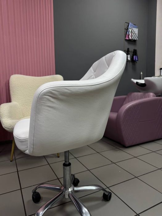 Перукарське крісло б/у