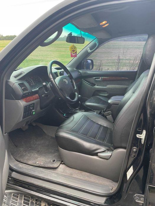 Toyota land cruiser prado