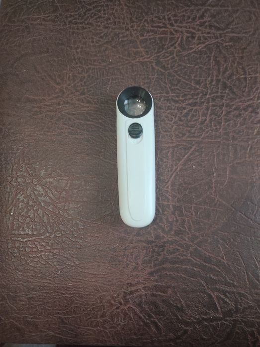 Лупа с подсветкой.