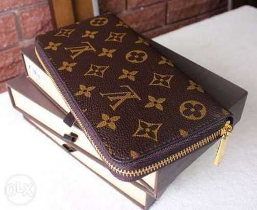 LOUIS VUITTON Zippy Portfel na present, skóra 016