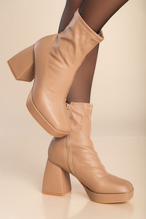 Трендові бежеві ботильйони сапоги на каблуку ботинки черевики 41