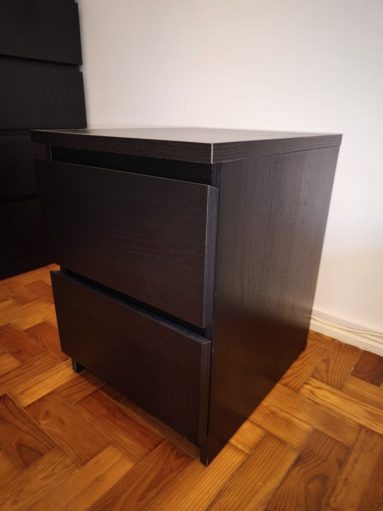 Mobília quarto composta por cama de casal e 2 mesas de cabeceira