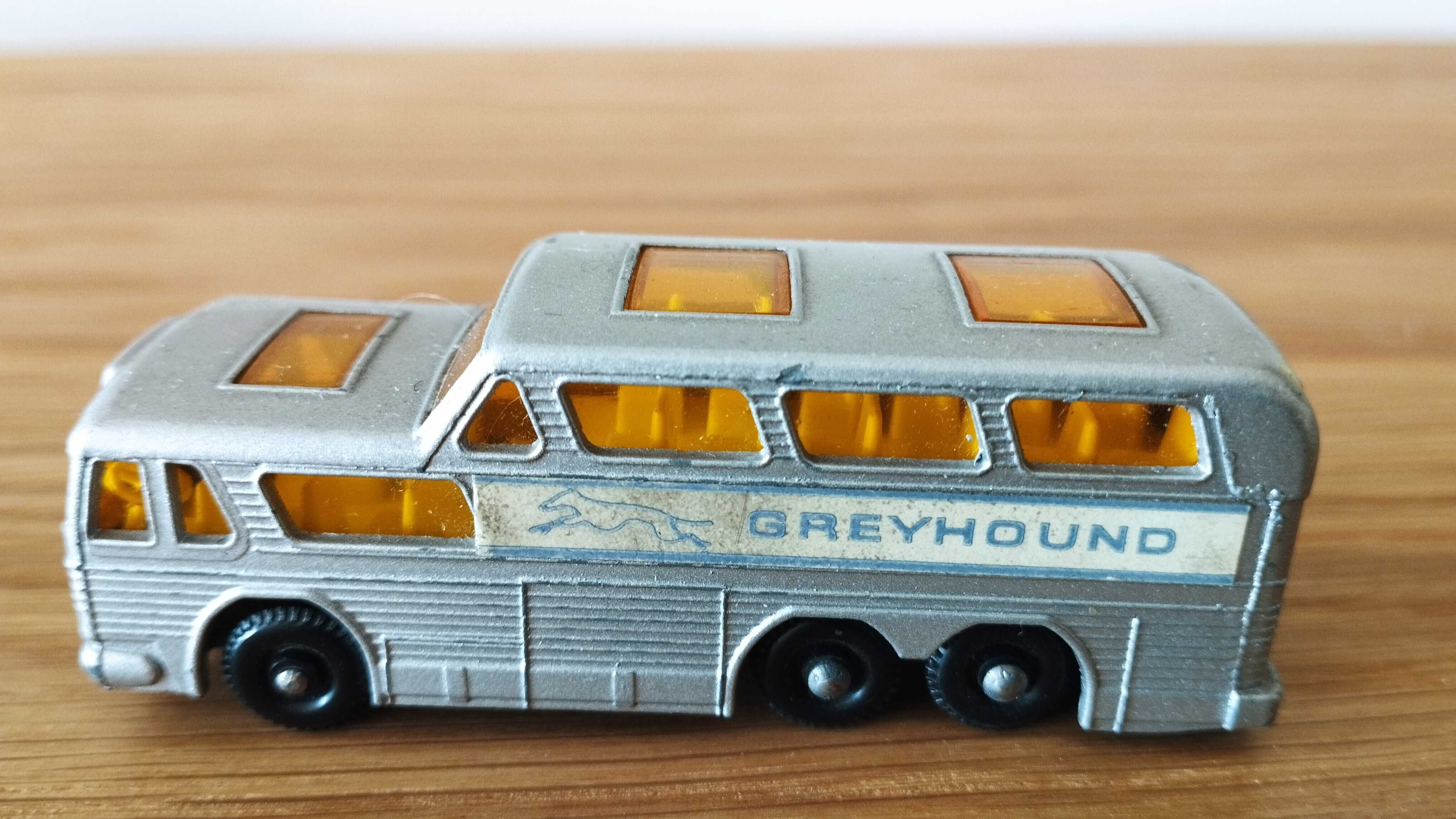 Matchbox 66 Greyhound z pudełkiem