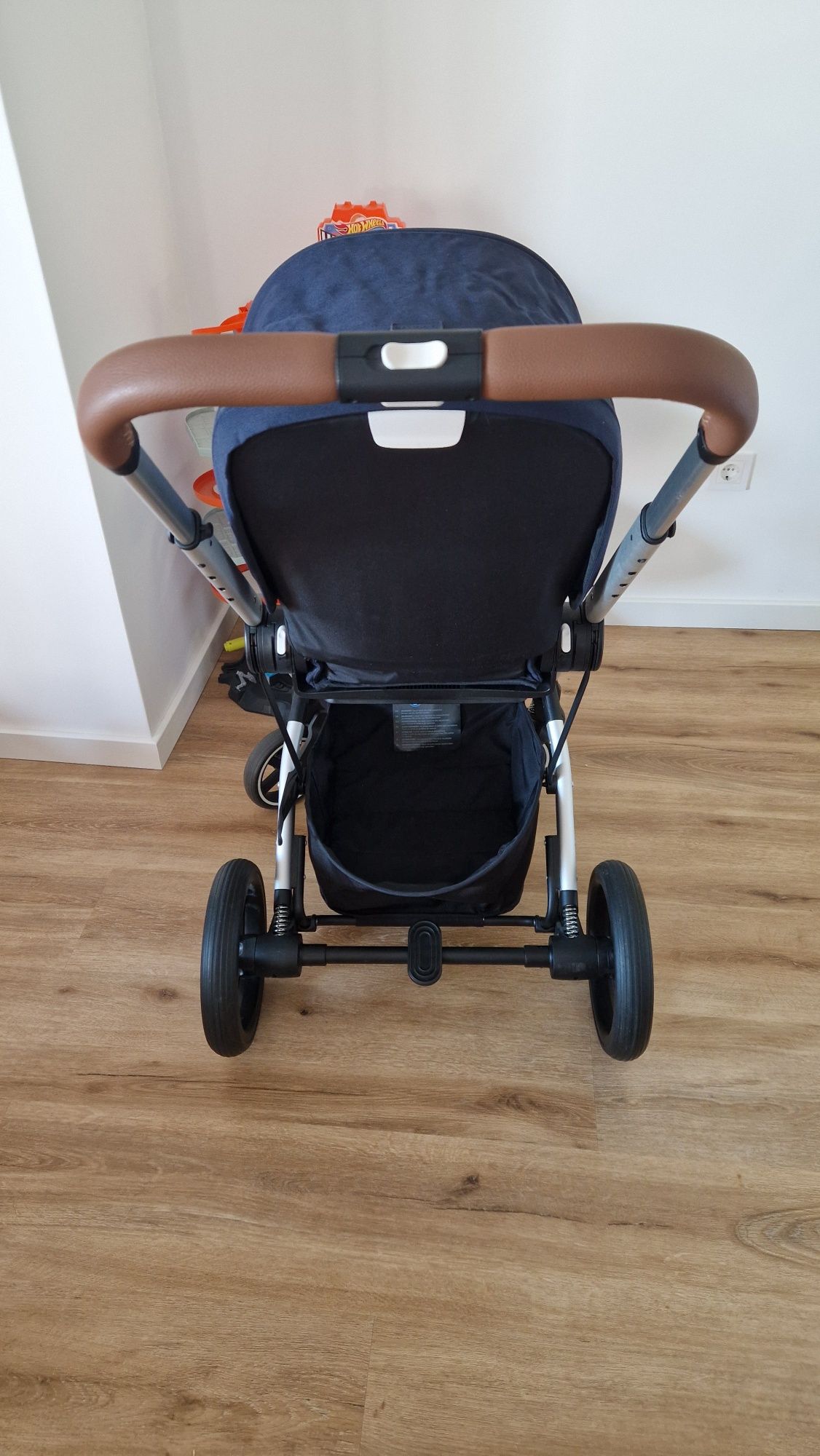 Vendo carrinho + cadeira auto (ovo) - Cybex