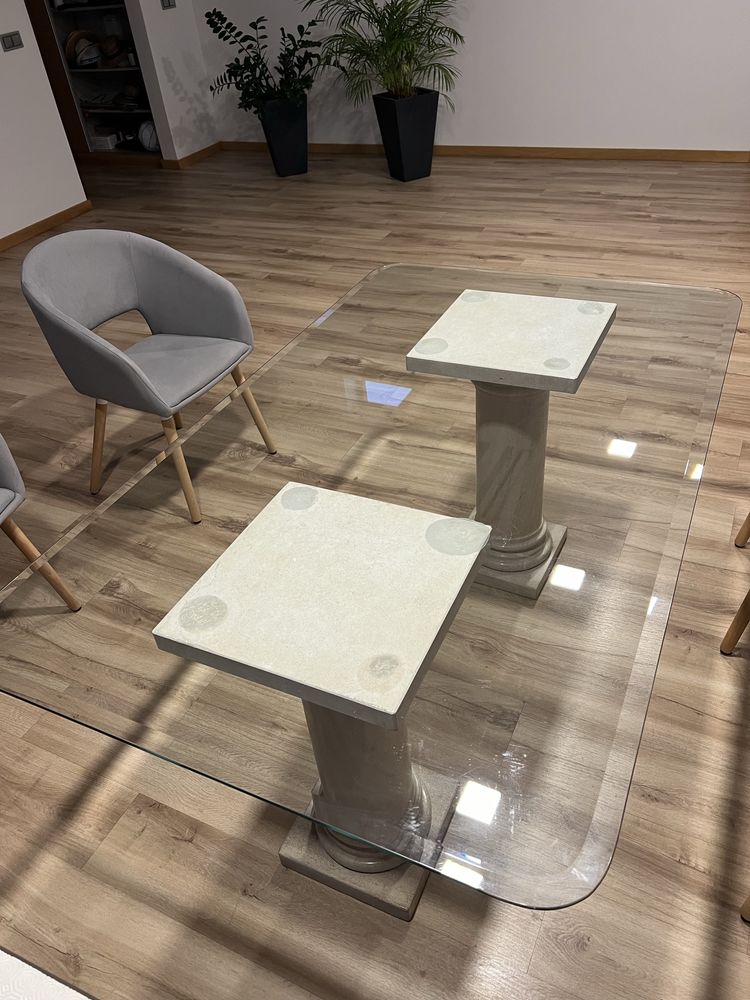 Mesa vidro  com pernas de pedra