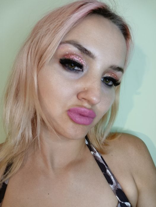 Фарбування брів професійною фарбою