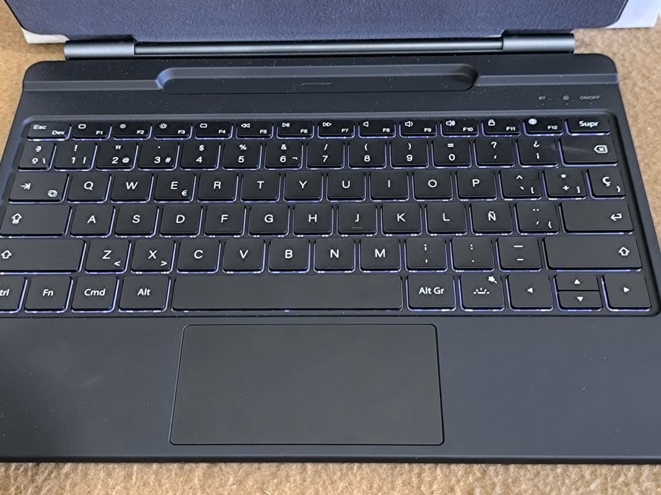 Capa teclado "mágico' compatível c/ tablet Samsung Galaxy Tab