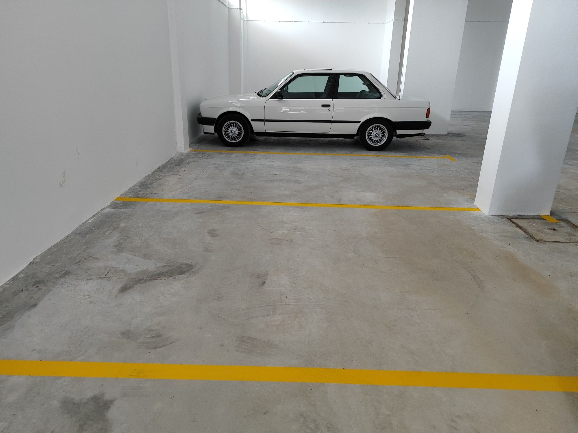 Armazém para estacionamento e arrumos Rebordões, Santo Tirso