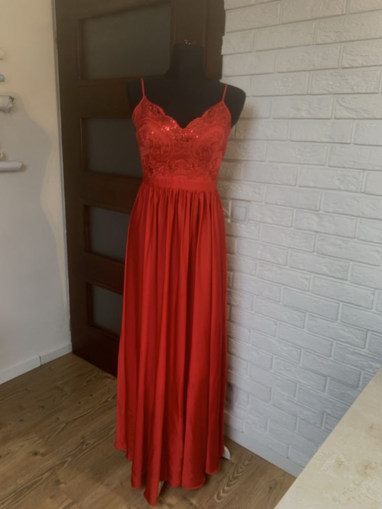 Czerwona suknia studniówkowa
