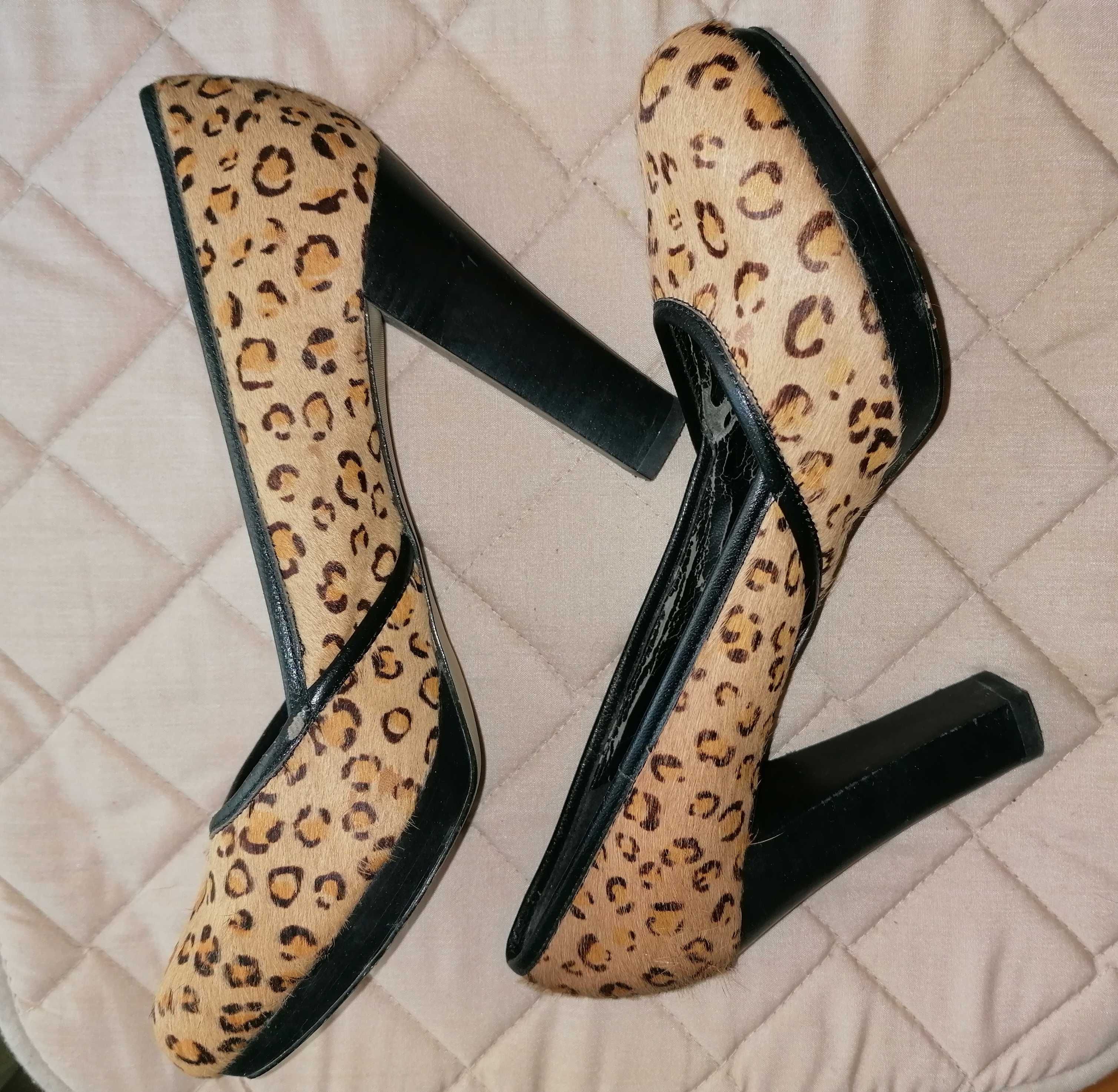 Sapato Tacão Alto - padrão Leopardo