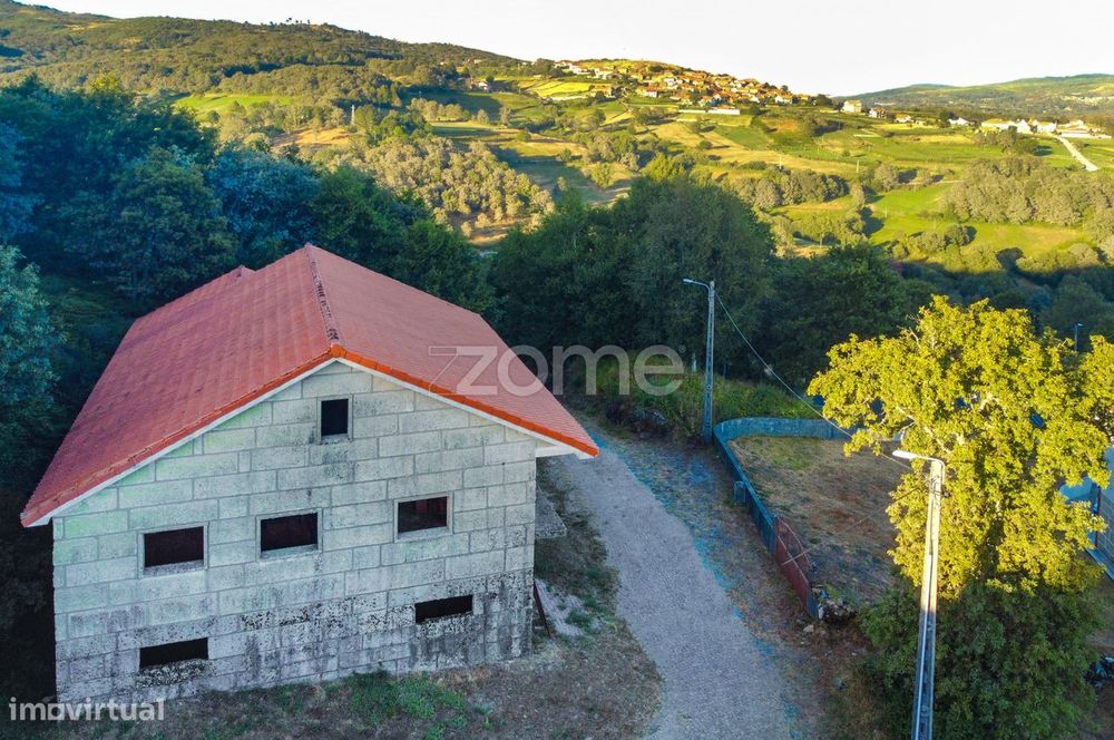 Moradia T4 Estrutura, em Covelães - Montalegre