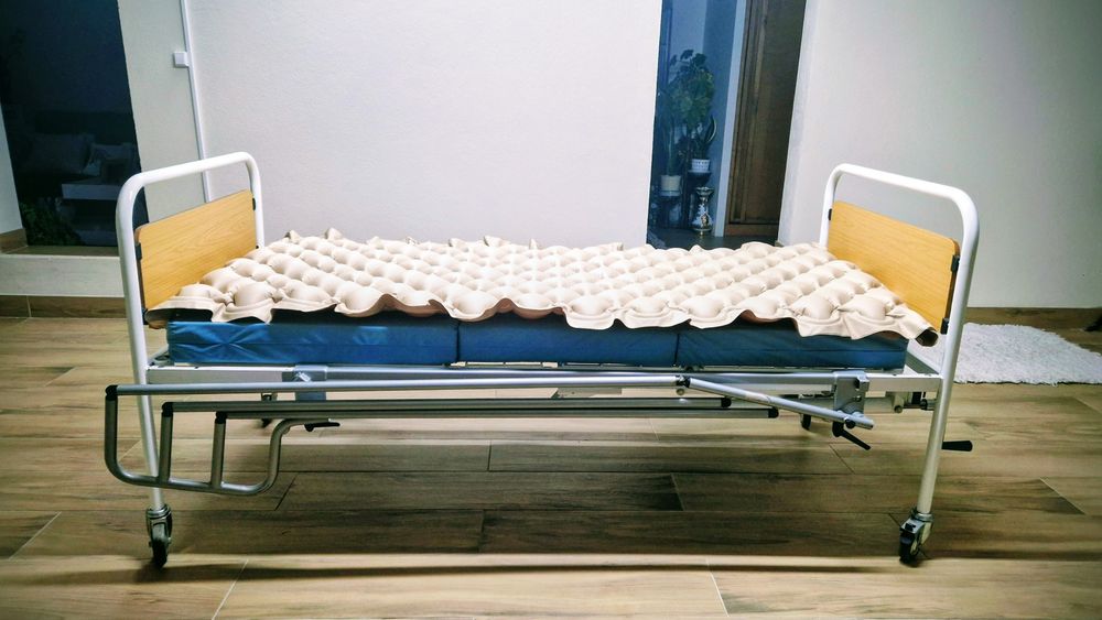 Cama Articulada com Colchão Anti-Escaras e Compressor