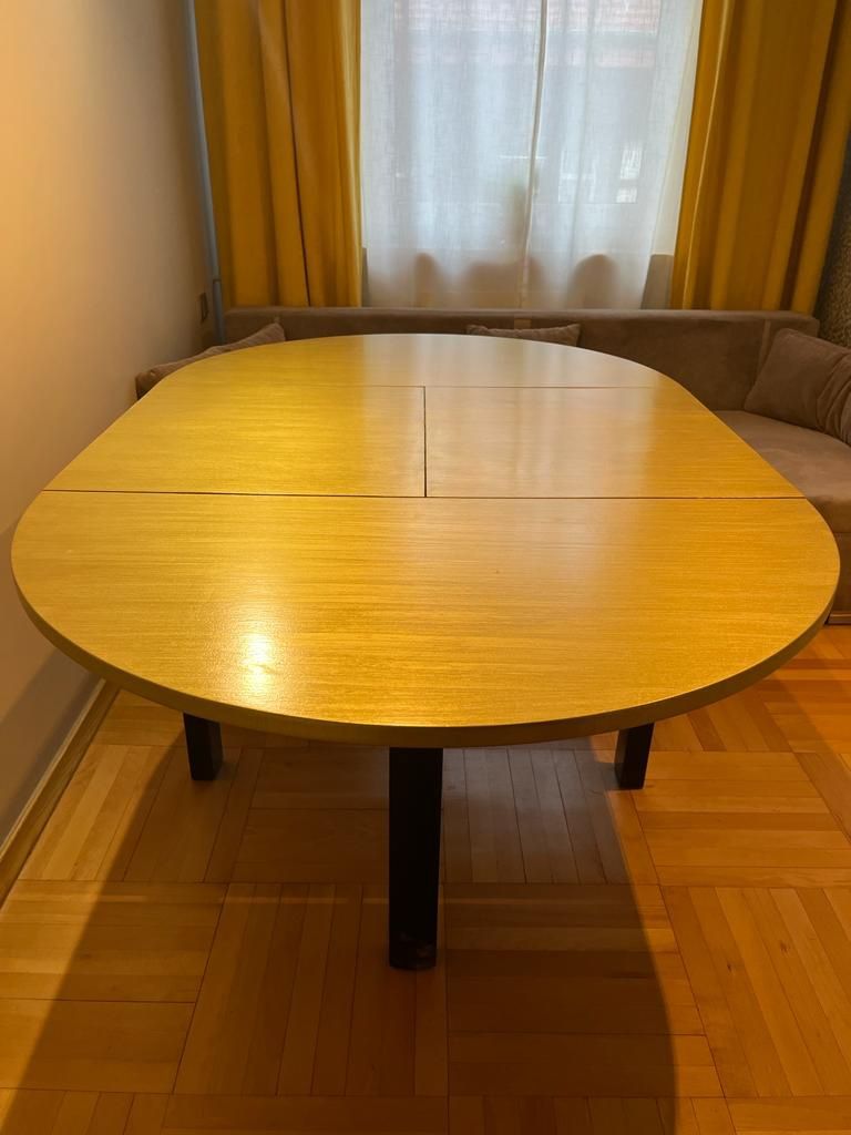 Stół + 5 krzeseł Thonet po renowacji.
