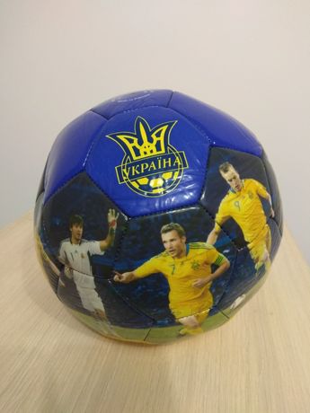 Новый  футбольный  мяч. Сборная Украины. Сувенирный  мяч "Украина" .