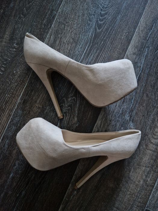 Туфли на каблуке замшевые женские р. 39