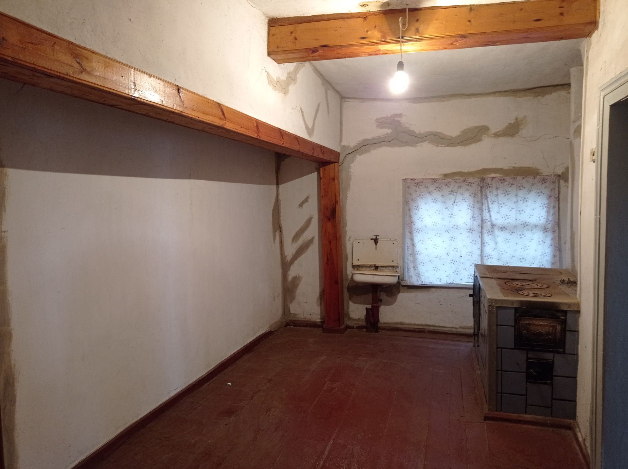 Продаю половину хати з присадибною ділянкою в Кам'янка Черкаської обл