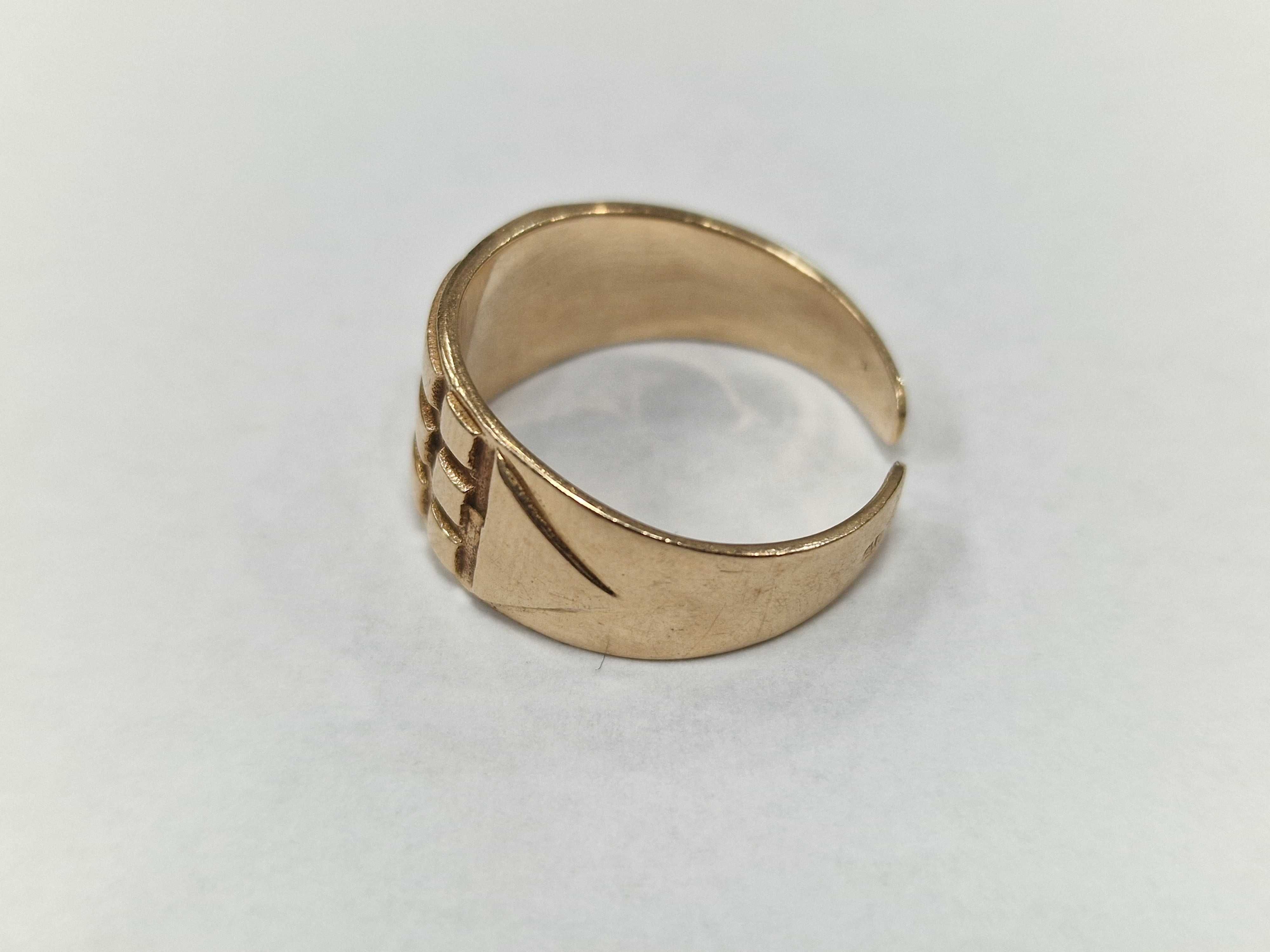 Złoty sygnet Atlantów/ 585/ 7.85 gram/ R23/ Lite złoto