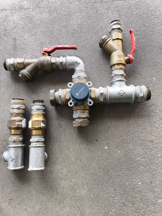 Zawór czterodrogowy + zawory zwrotne