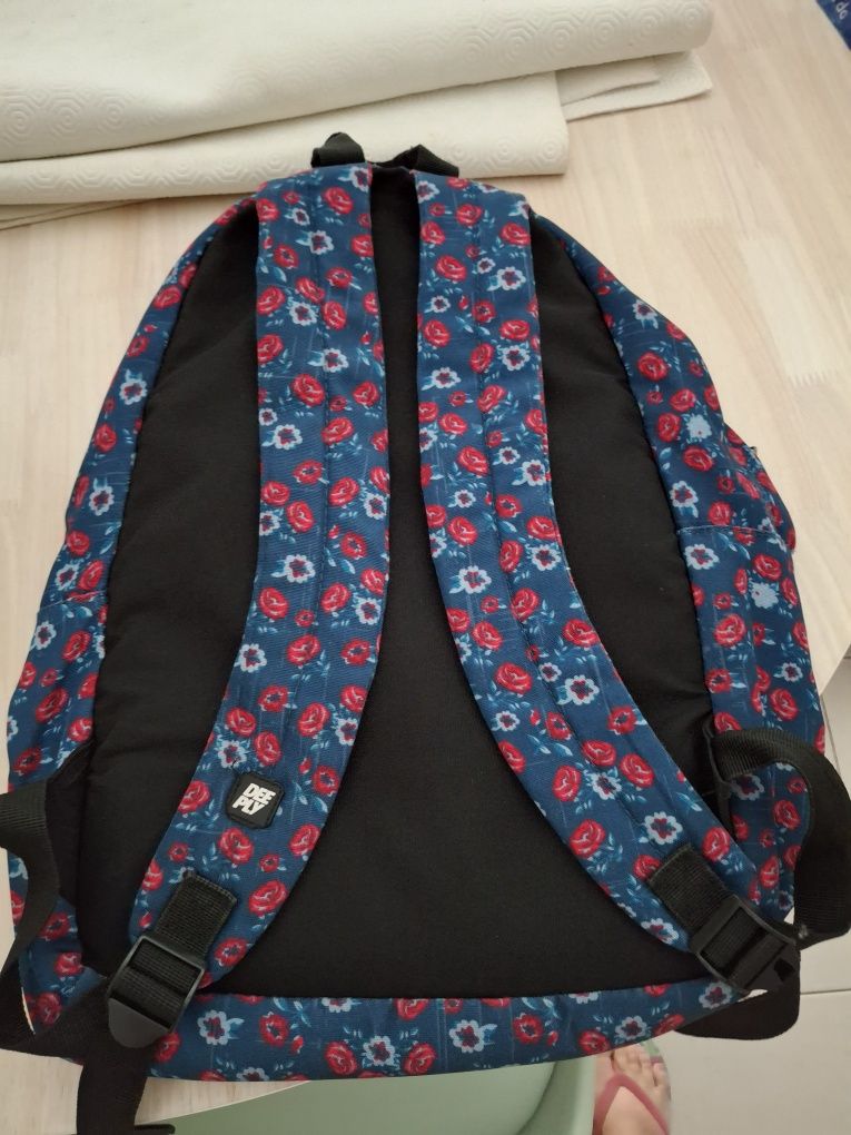 Mochila escolar Deeply