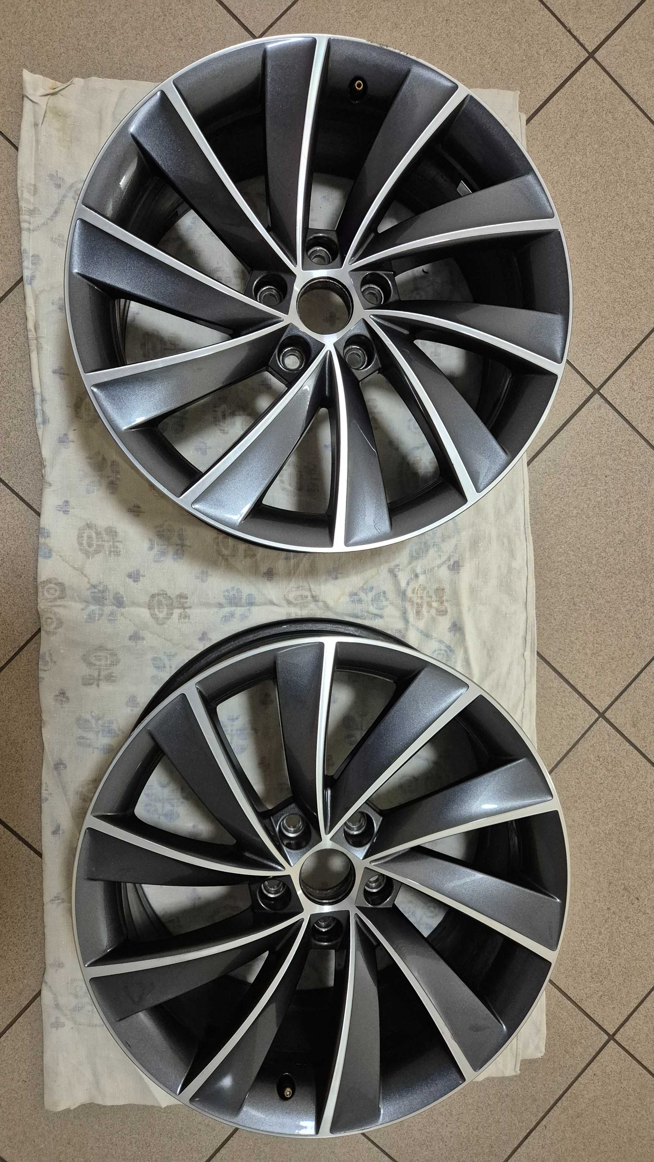Felga 18" 5x112 8Jx18 H2 ET44 ORYGINAŁ Skoda Superb