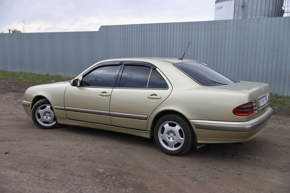 Мерседес 210  2002р' в