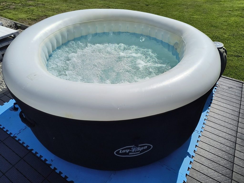 Jacuzzi Lay- Z -Spa Miami
