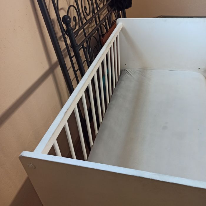 Łóżeczko drewniane z materacem