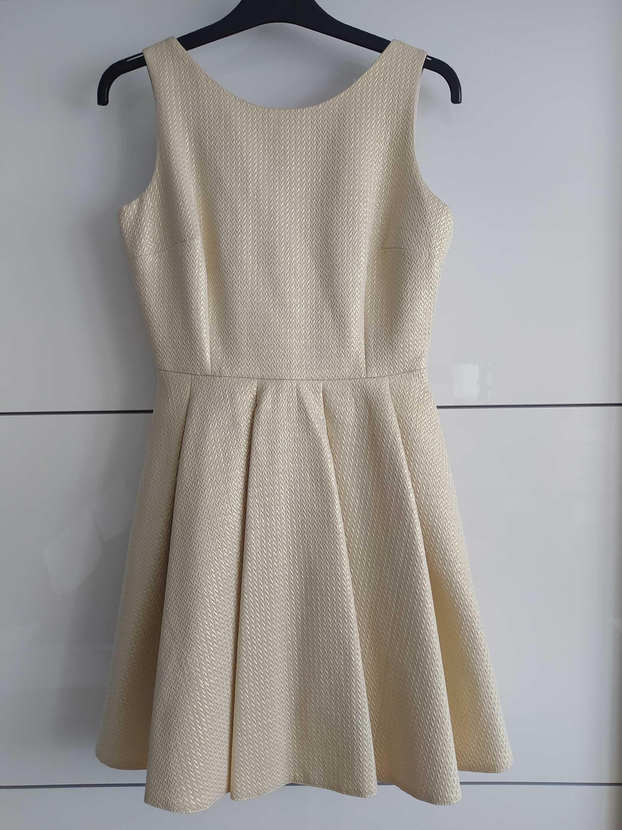Elegancka złota sukienka