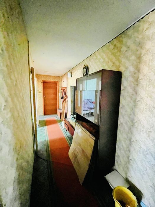 Продам 3-и кімнатну квартиру мікрорайон Шкільний.