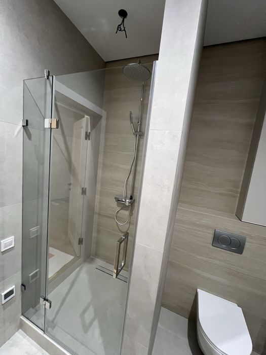 Душевые кабины из закаленного стекла. Перегородки в душ.