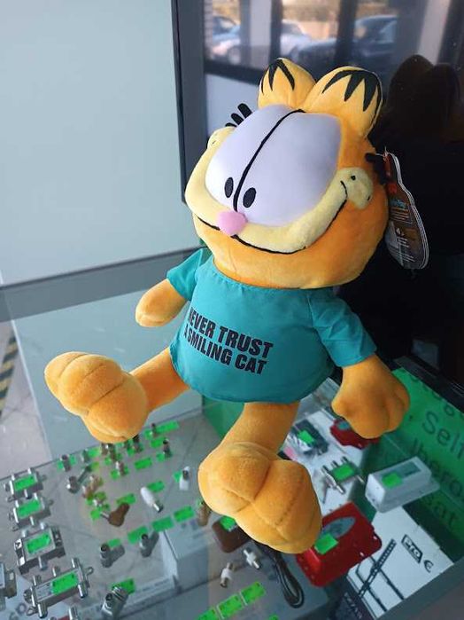 Peluche Garfield Never Trust a Smiling Cat 30cm