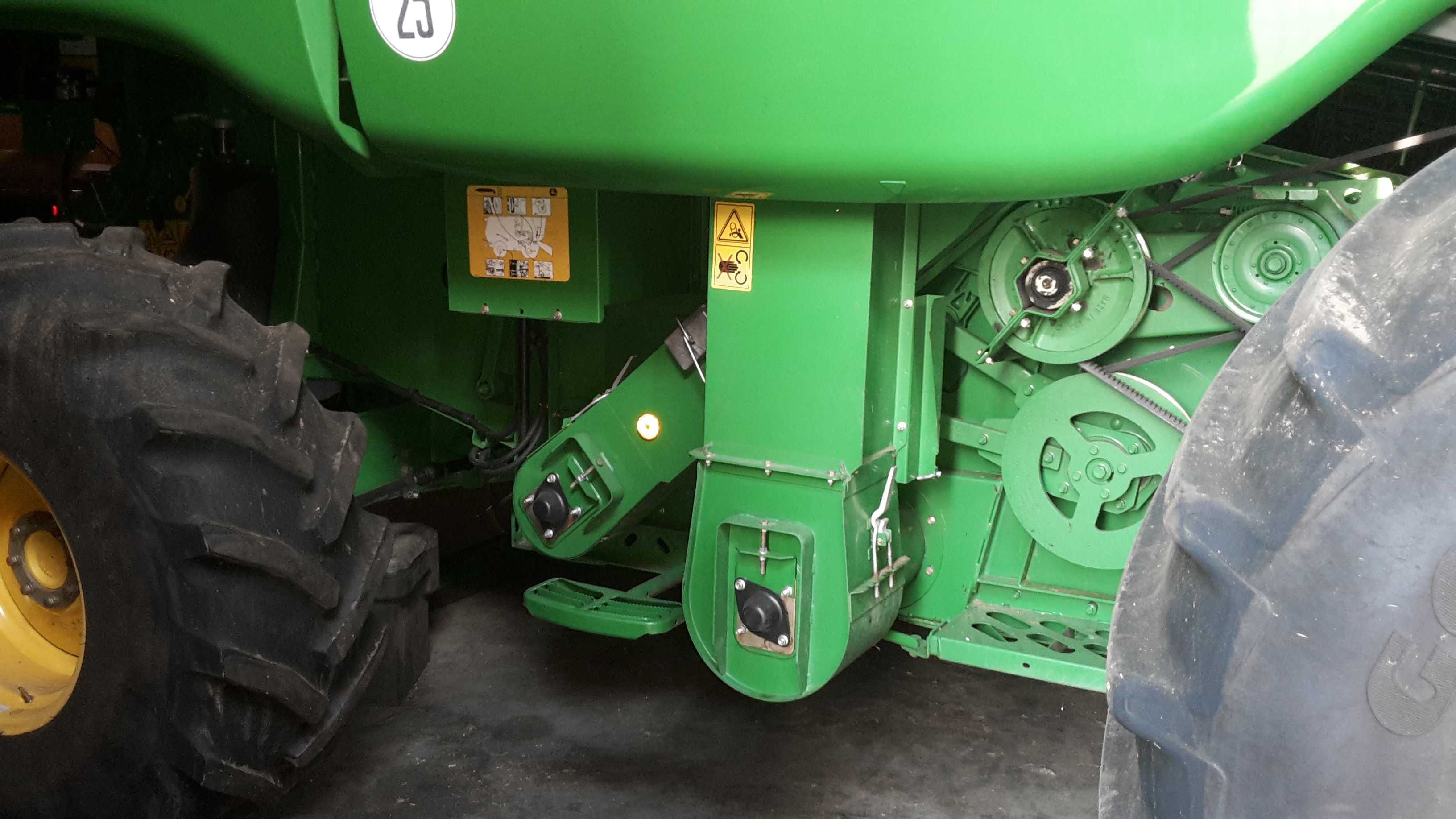 John Deere S690i