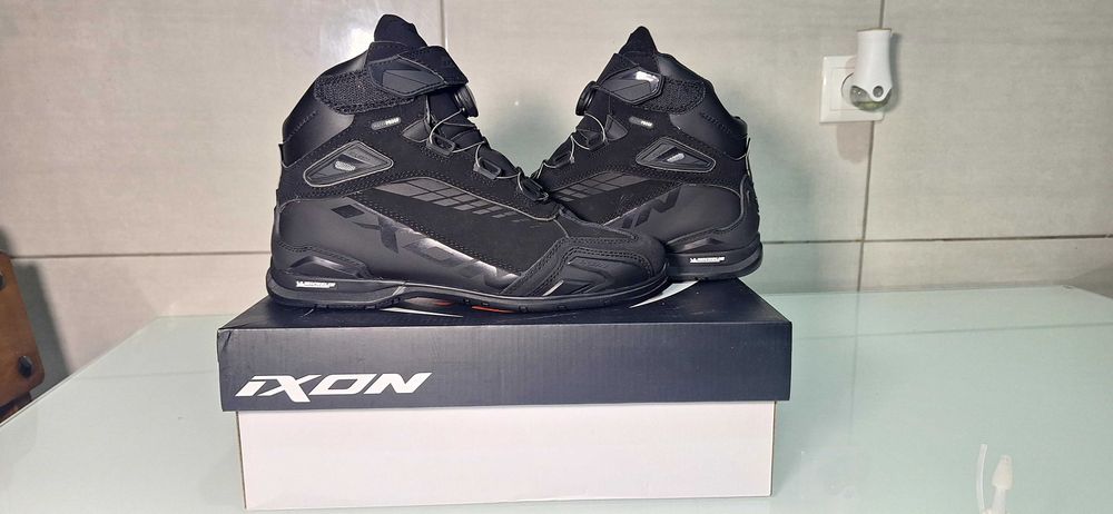 Botas Ixon Bull Black WP