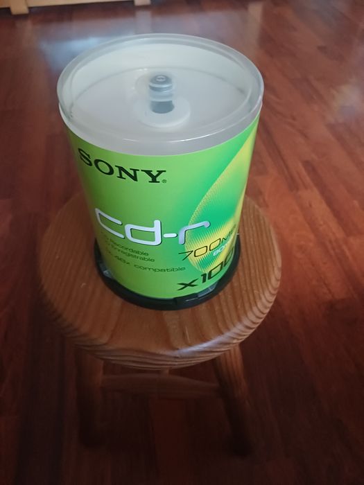 Caixas com 100 dvd-r e 90 cd- r