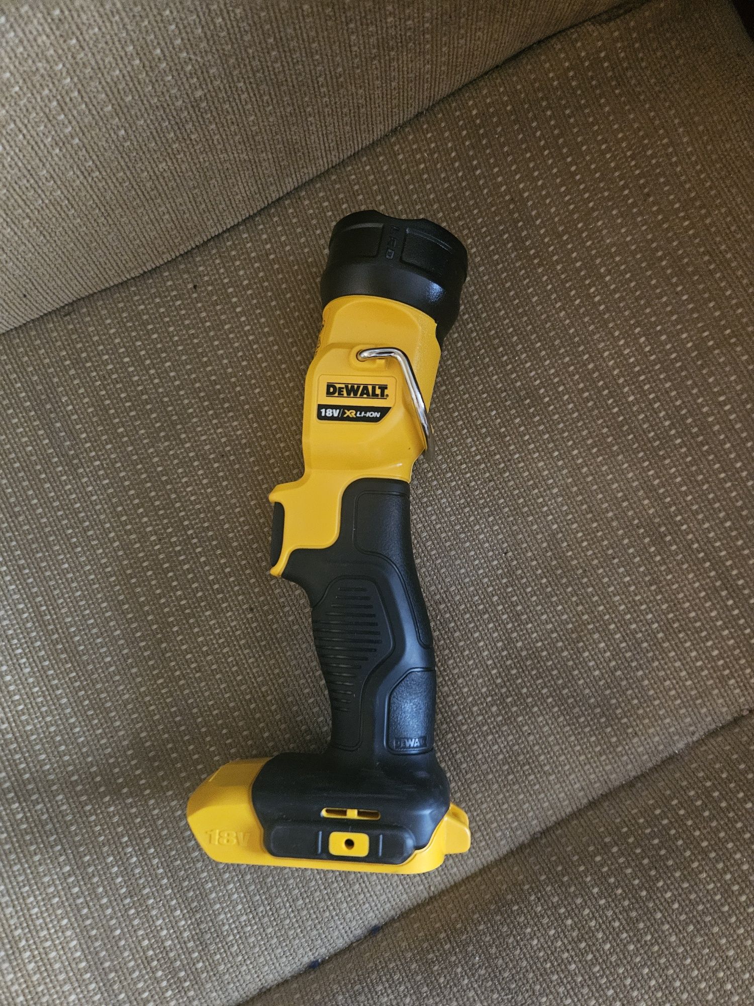 Latarka 18v Dewalt
