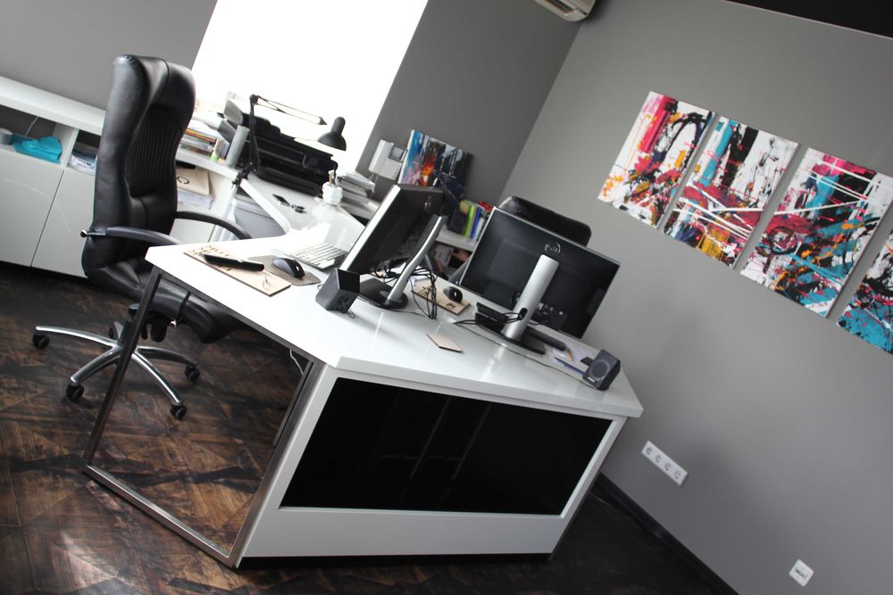 Дизайнерський стіл для керівників