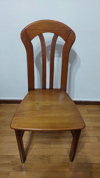 Conjunto de 4 cadeiras em madeira maciça COMO NOVAS