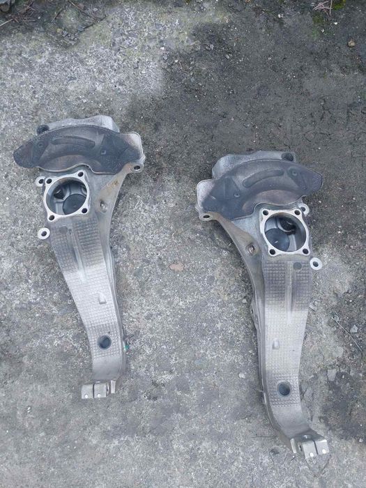 Поворотний кулак цапфа Tesla model s