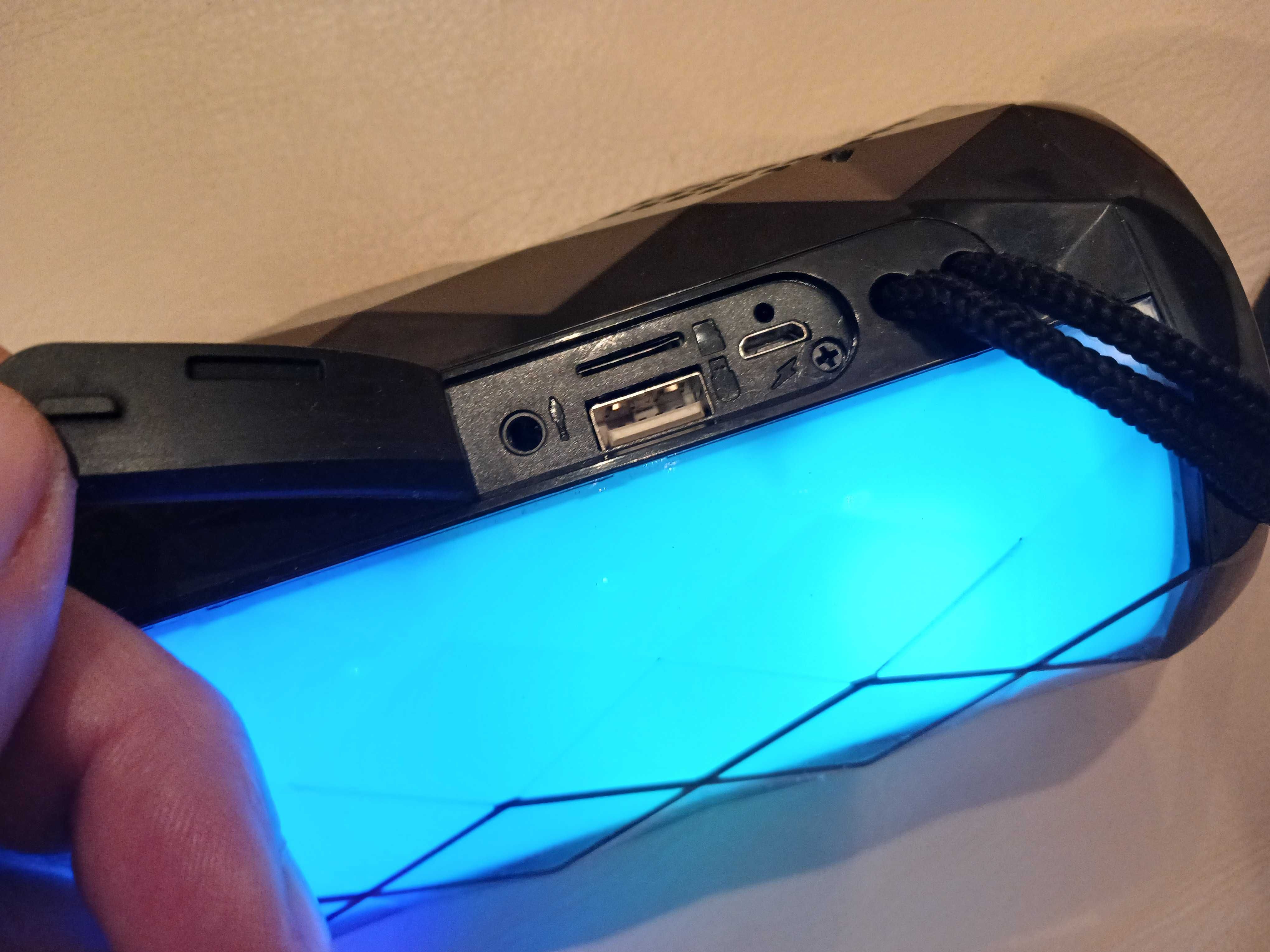 Чудова світломузична блютуз-колонка з RGB LED-підсветкою