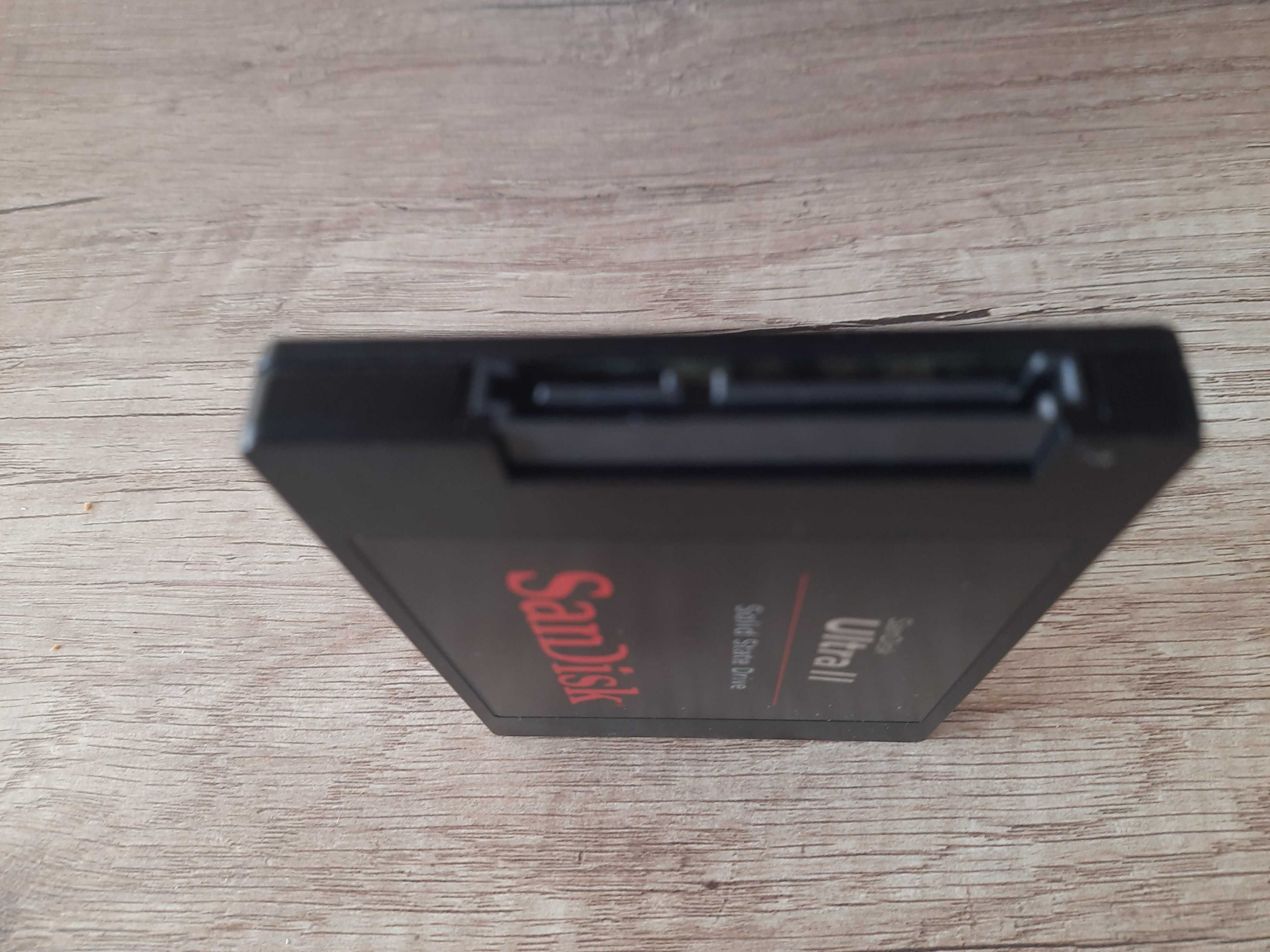 SanDisk 120GB SATA SSD Ultra II  /  Dysk - WD AV  Green Power 4TB
