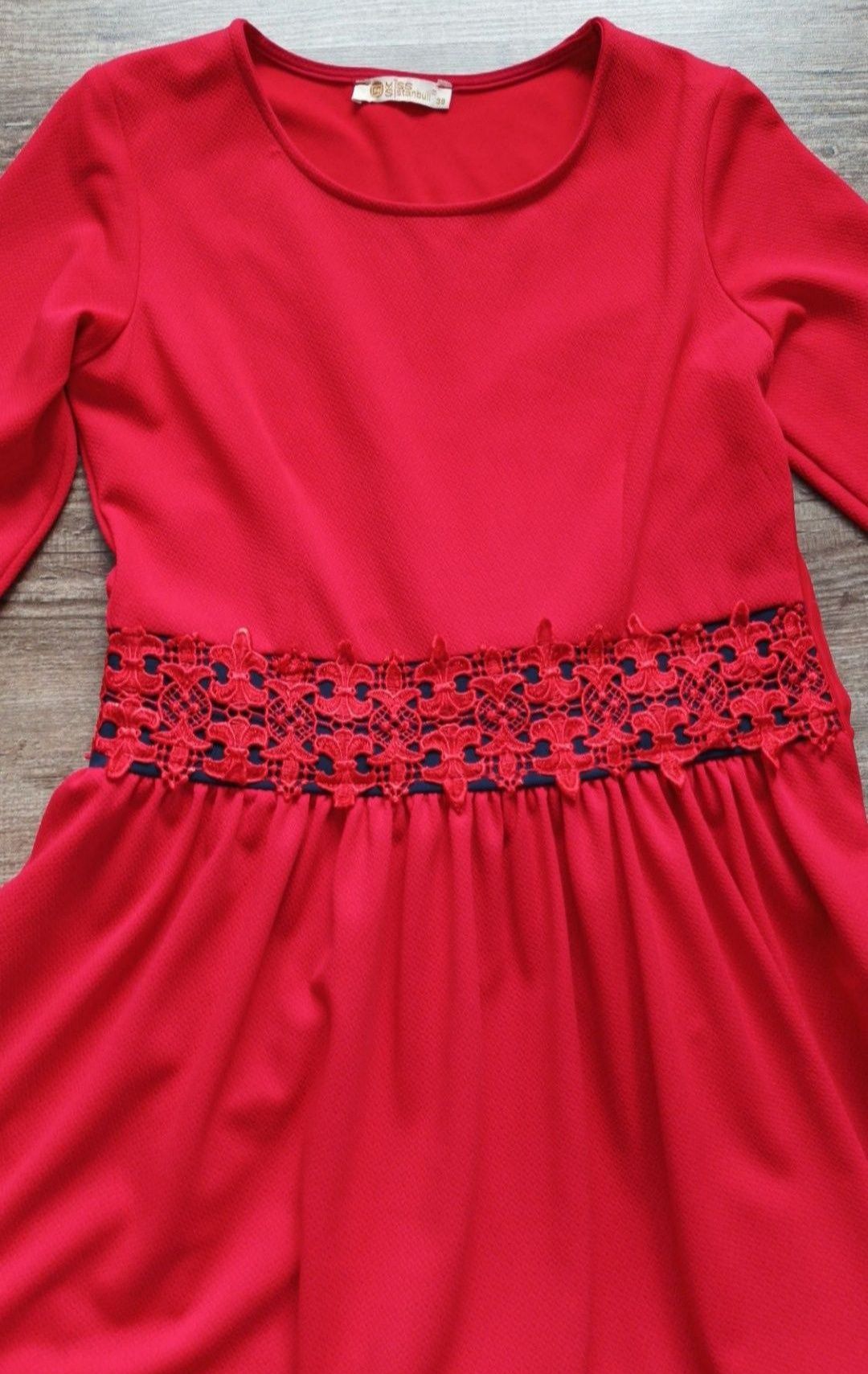 Плаття червоного кольору