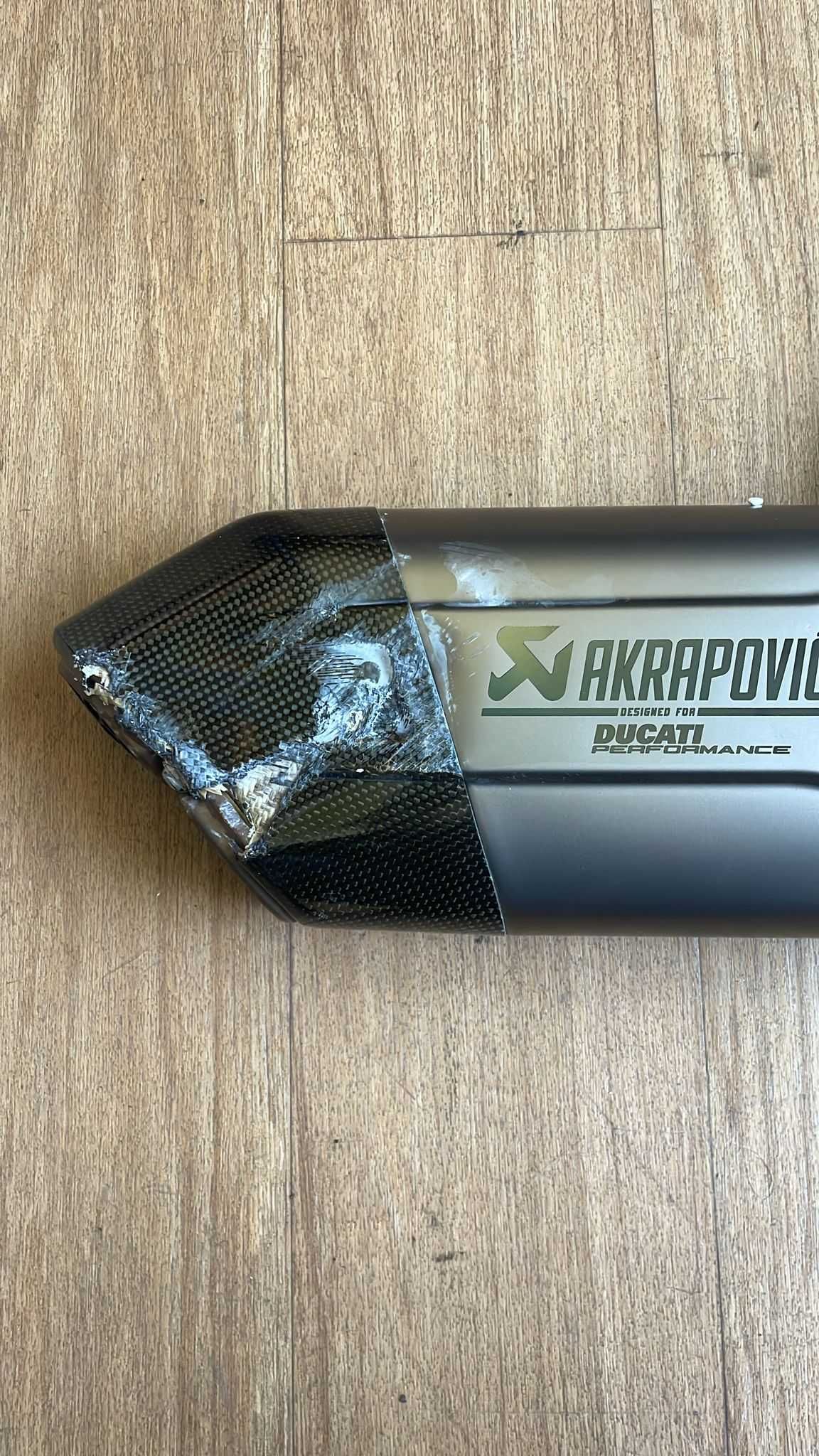 PONTEIRA ESCAPE RACING AKRAPOVIC PARA DUCATI MULTISTRADA V4 PIKES PEAK