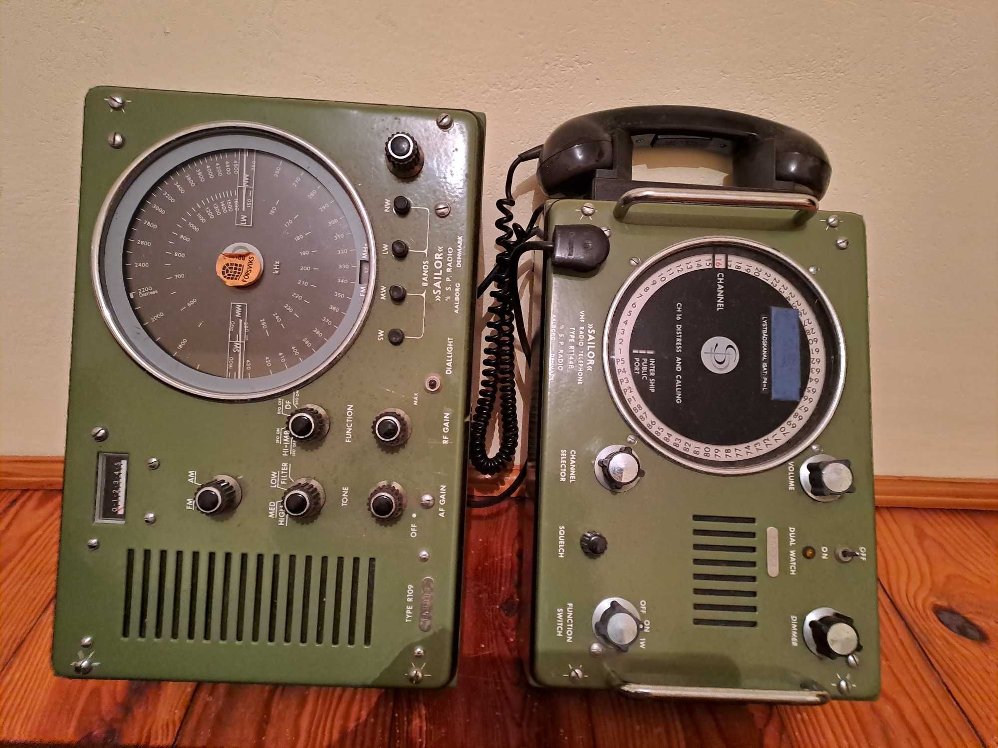 Radiotelefon VHF Sailor RT144B, R109