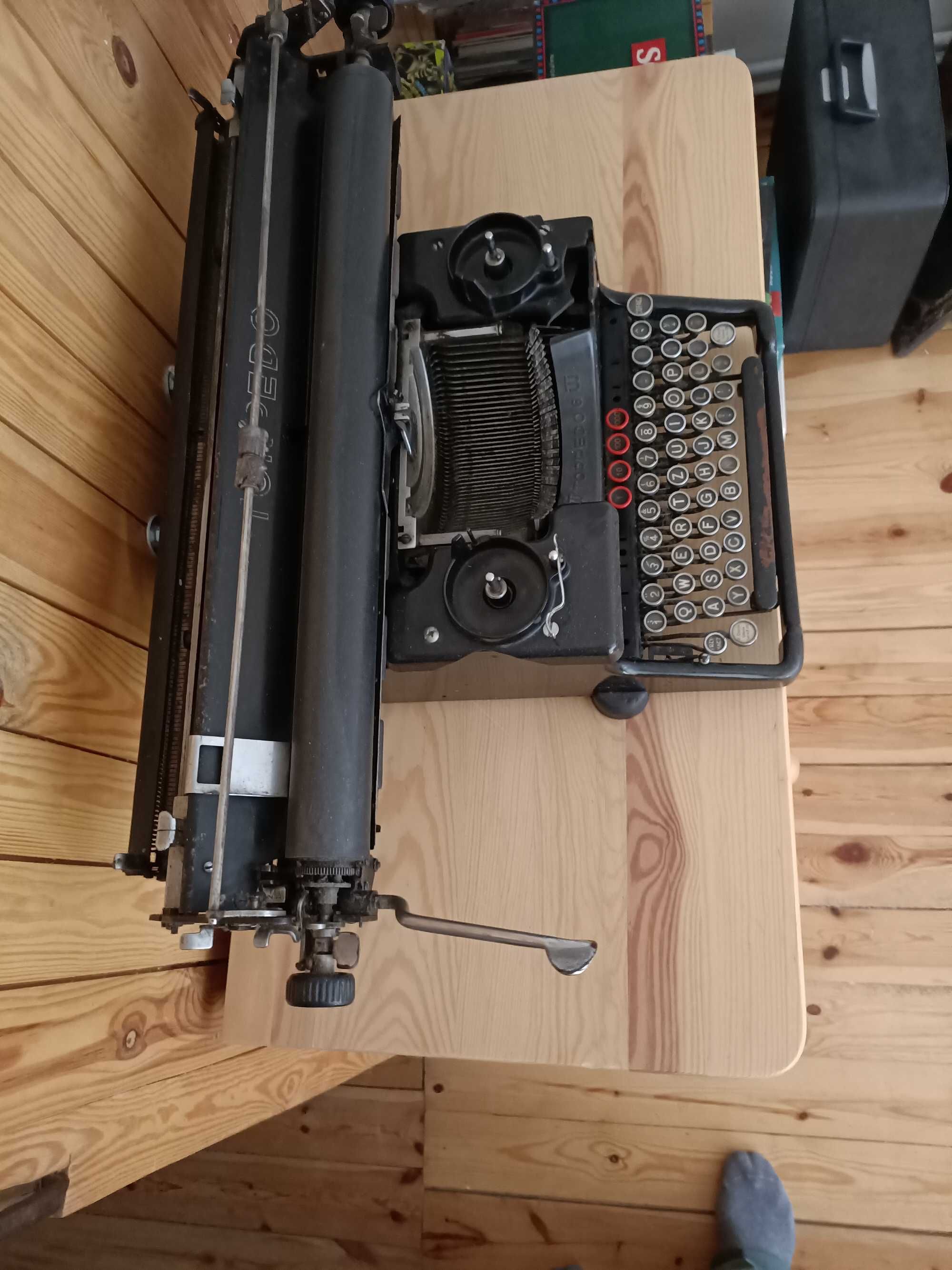 Stara maszyna do pisania Torpedo